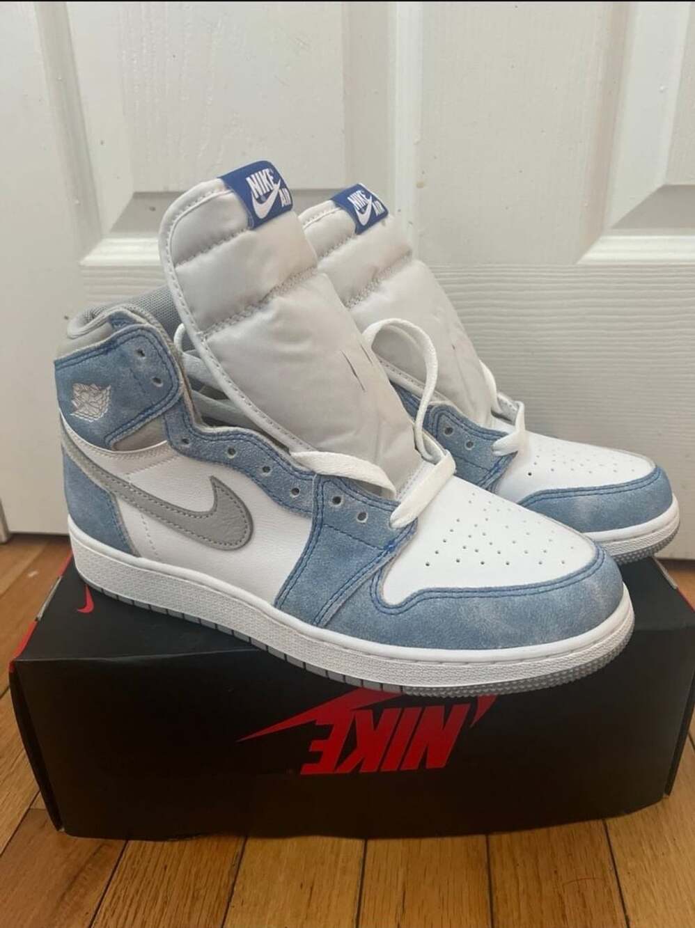 Nike Air Jordan 1 Retro High OG Hyper Royal